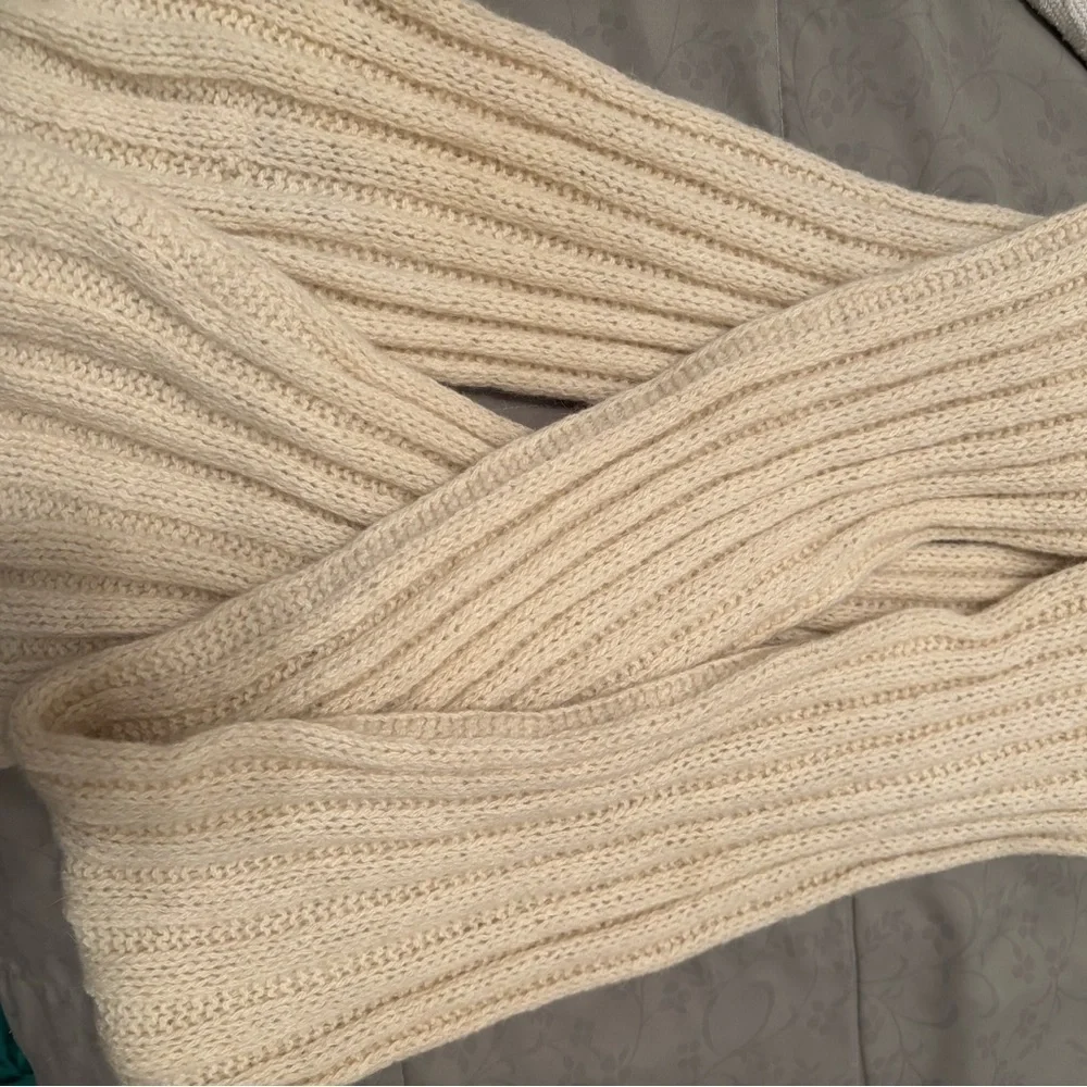 American Eagle scarf